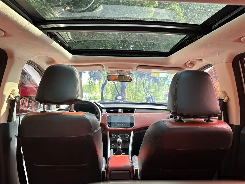 BAIC Huansu S3 北汽幻速S3 2018款 1.5 L 手动豪华型