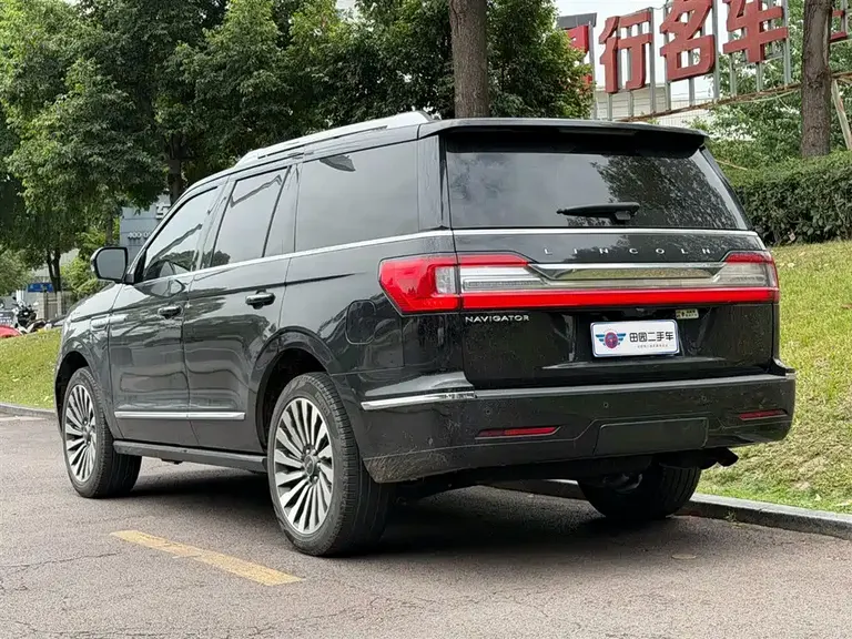 Lincoln Navigator 3.5 T Honor Shine
