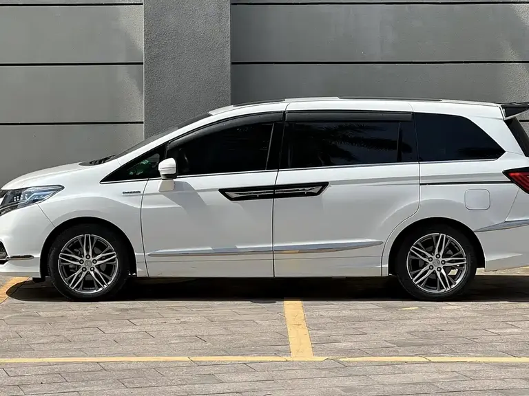 Honda Elysion 2.0 L Hybrid Supreme