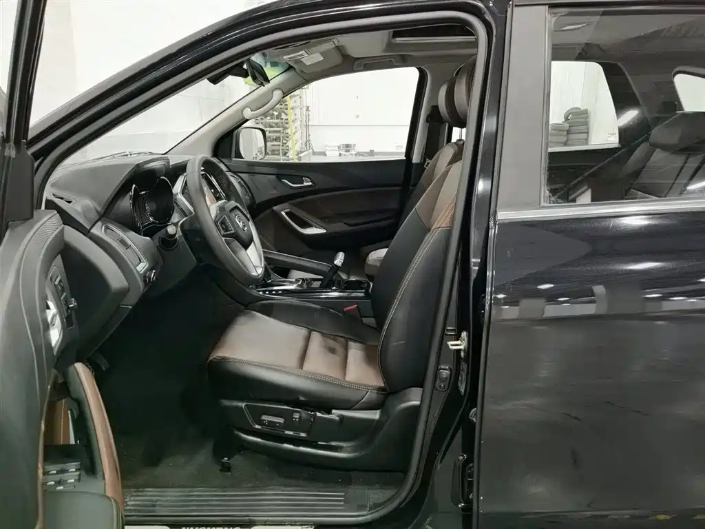 Yusheng S350 2.0 T Auto 4 WD Gasoline Luxury Sunroof7-seat