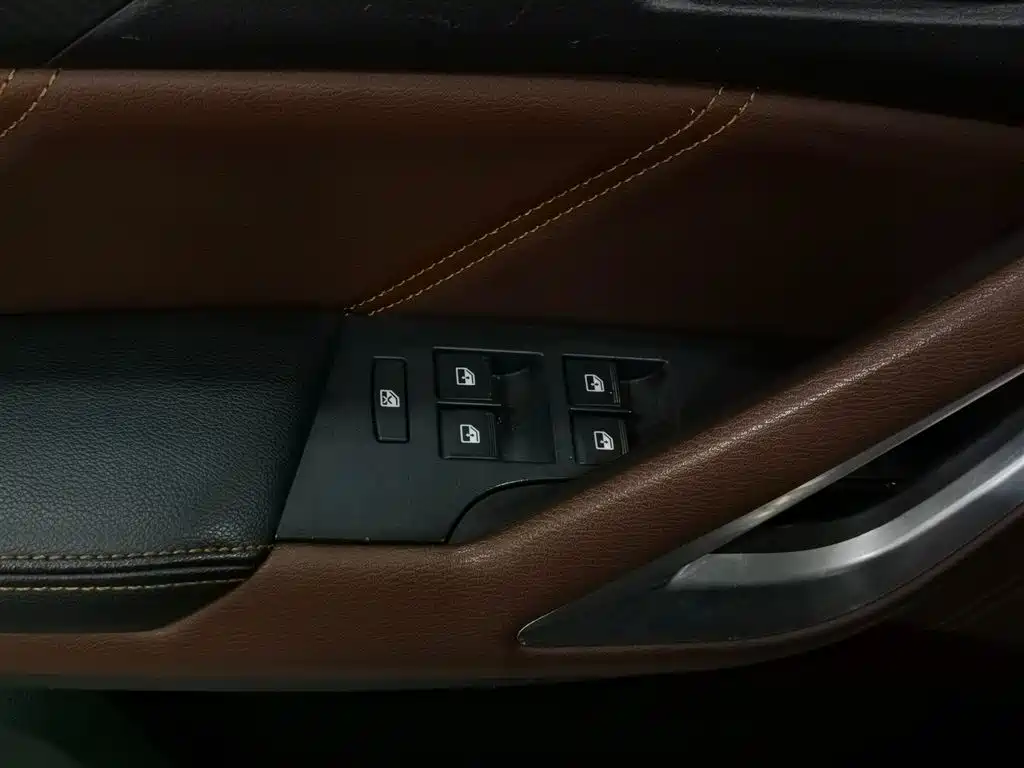 Yusheng S350 2.0 T Auto 4 WD Gasoline Luxury Sunroof7-seat