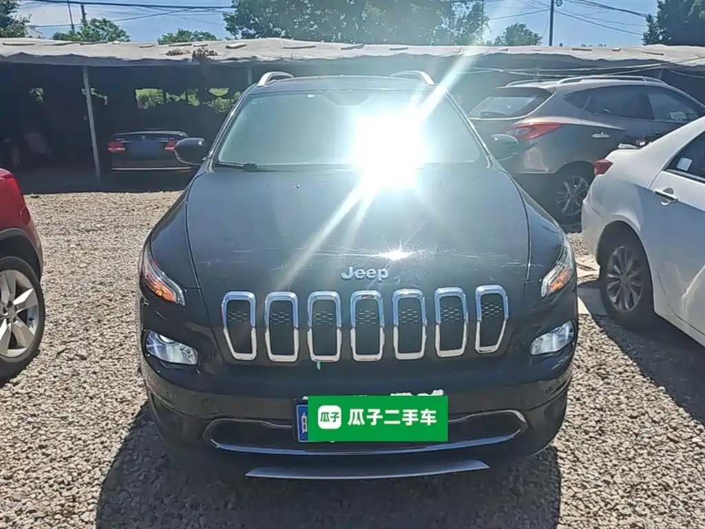 Cherokee 2.0 L Superior