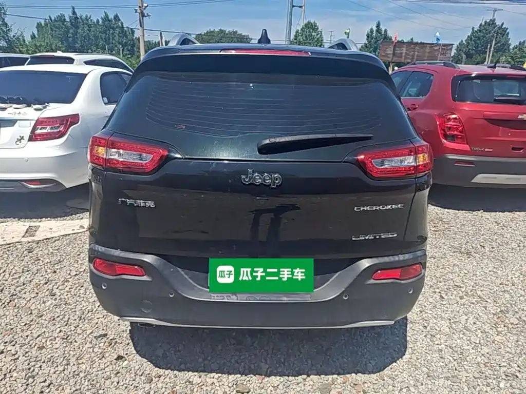 Cherokee 2.0 L Superior