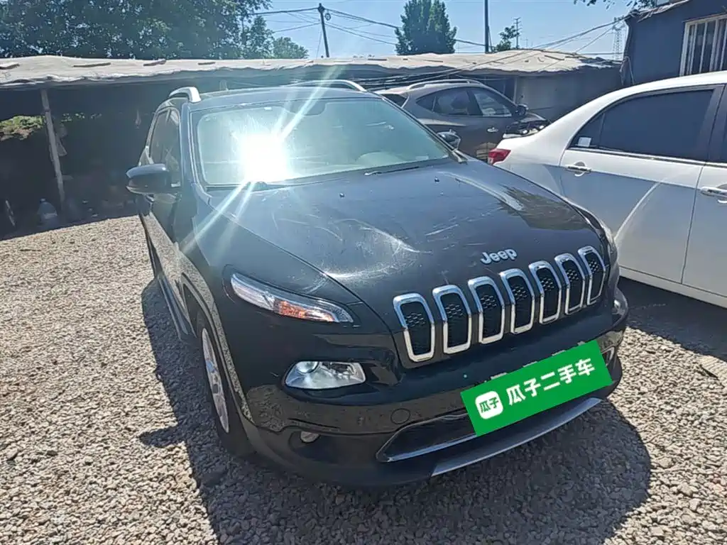 Cherokee 2.0 L Superior