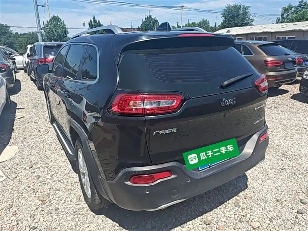Cherokee 2.0 L Superior