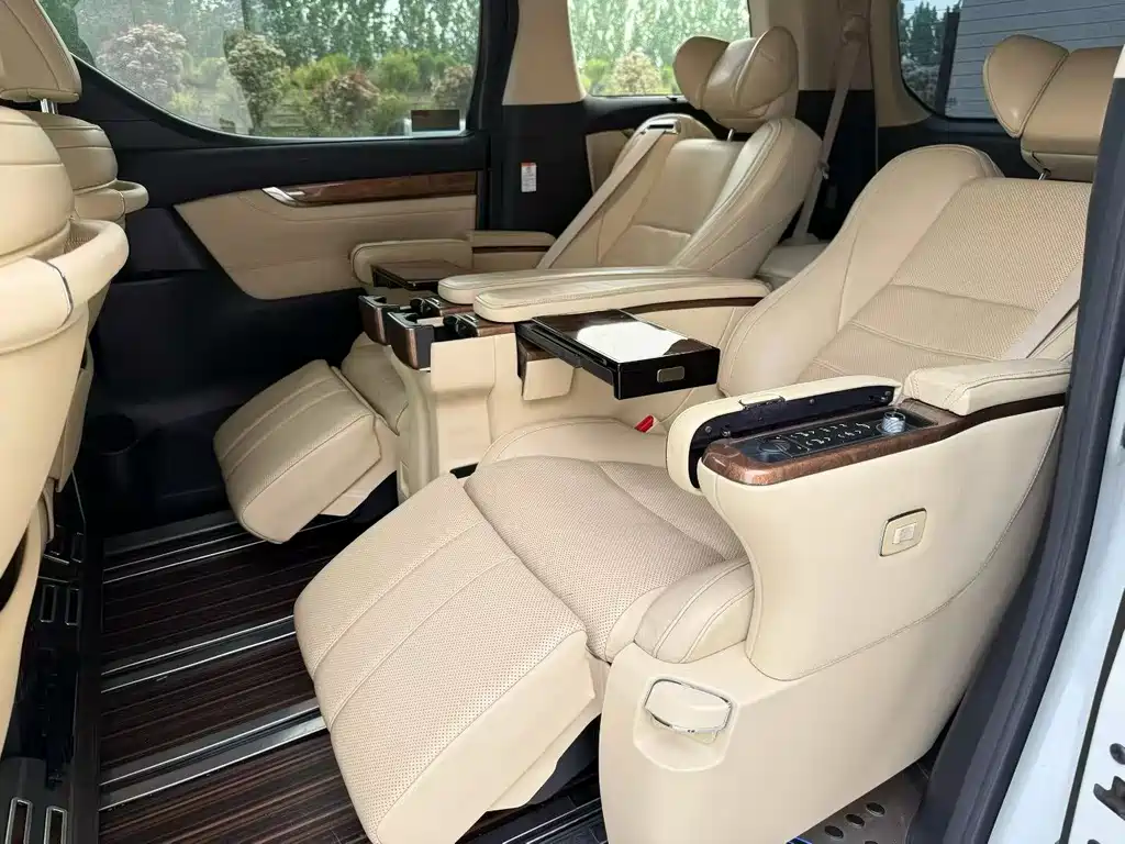 Alphard 3.5 L Distinguished