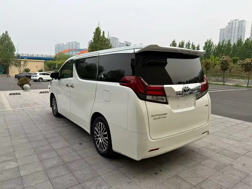 Alphard 3.5 L Distinguished
