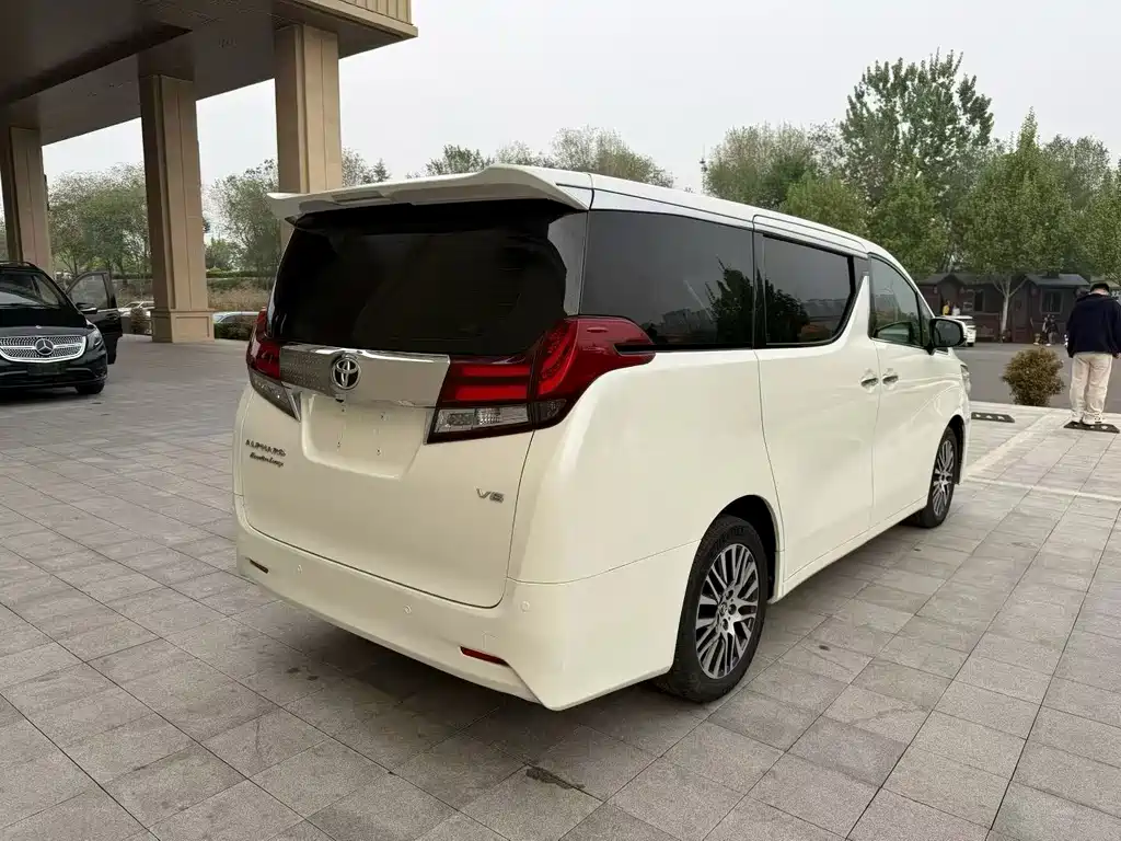Alphard 3.5 L Distinguished