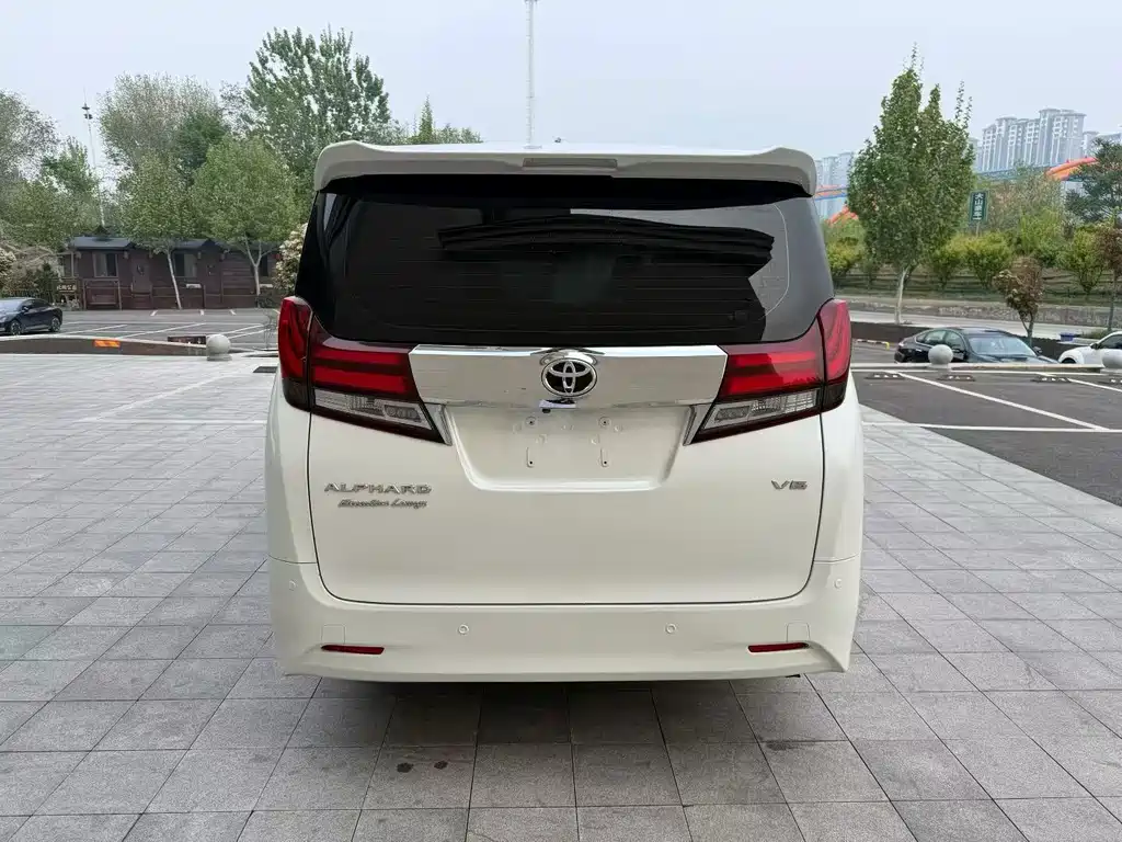 Alphard 3.5 L Distinguished
