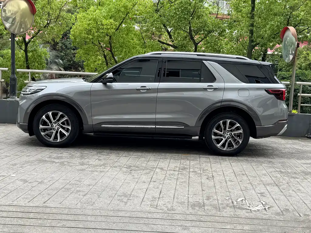 Explorer EcoBoost 285 4 WD Style plus 6-seat