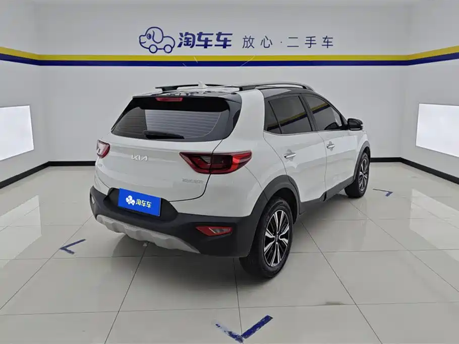 Stonic 1.4 L CVT Fun Enjoyment Sunroof