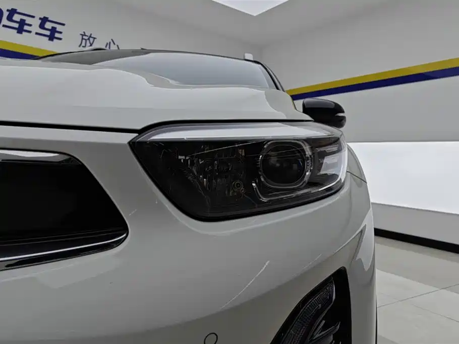 Stonic 1.4 L CVT Fun Enjoyment Sunroof