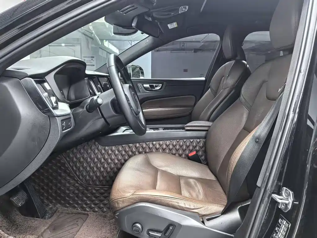 Volvo XC60 T5 4 WD Smart Ease Luxury