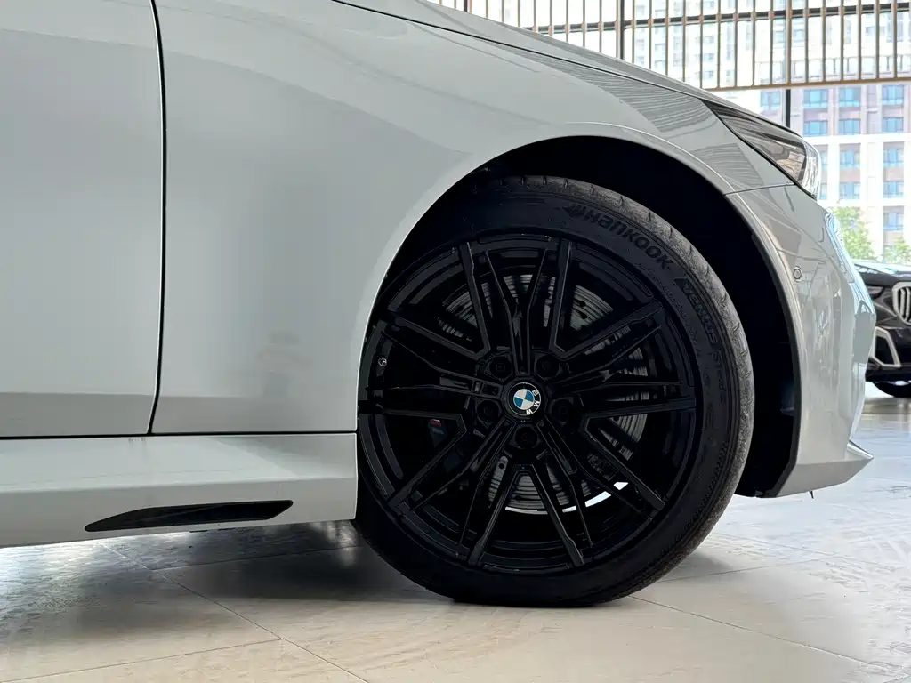 BMW M5 NEV