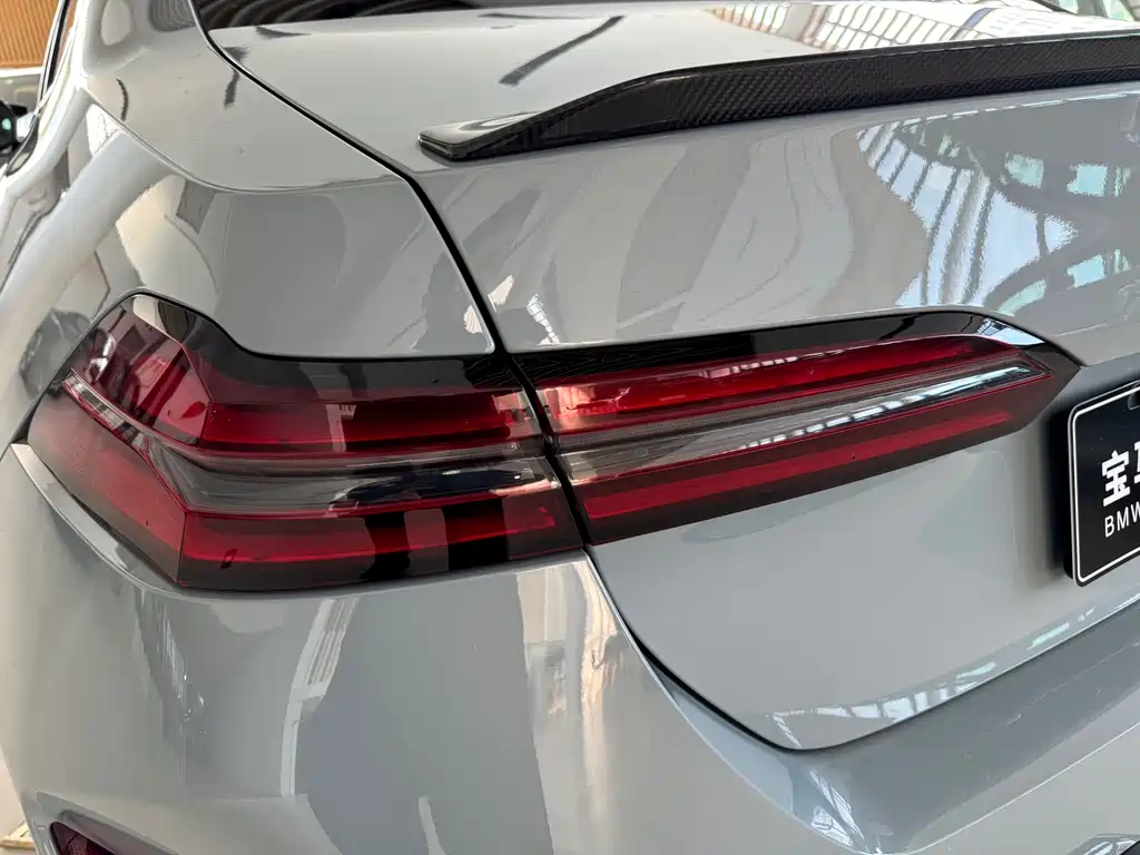 BMW M5 NEV