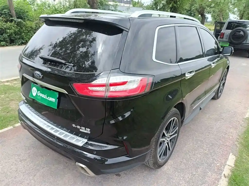 Edge EcoBoost 245 2 WD Grand Sharp 7-seat