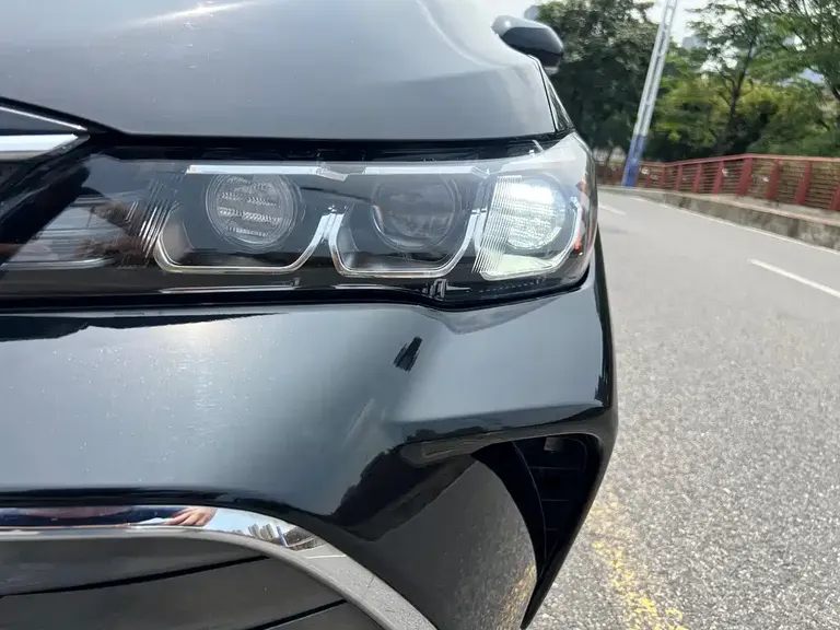 Toyota Avalon 2.5 L Luxury