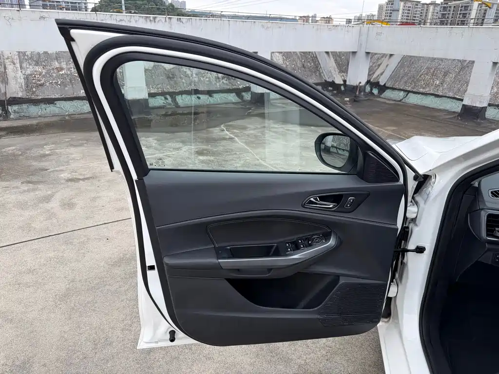 Escort 1.5 L Auto Joy