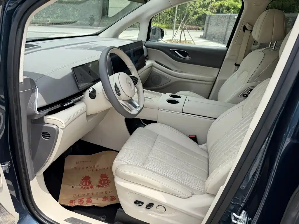 Voyah Dreamer PHEV 4 WD Flagship Kunpeng