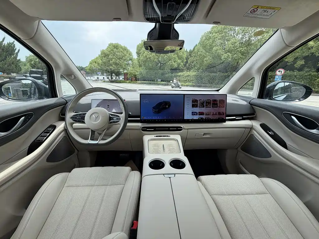 Voyah Dreamer PHEV 4 WD Flagship Kunpeng