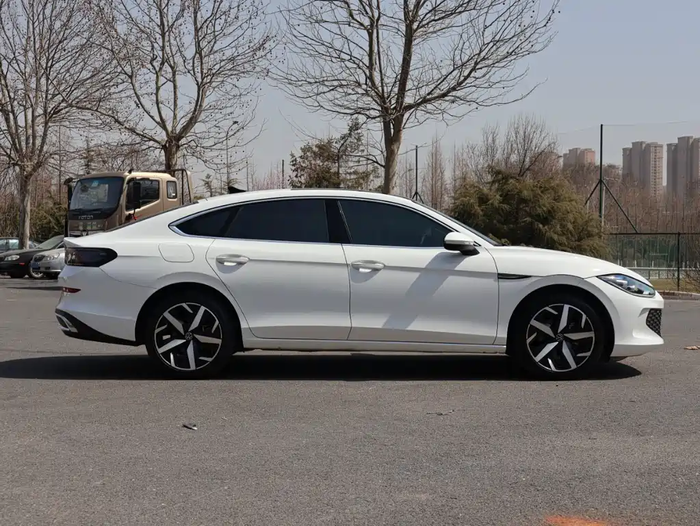 Lamando Lamando L 280 TSI DSG Spicy Cool