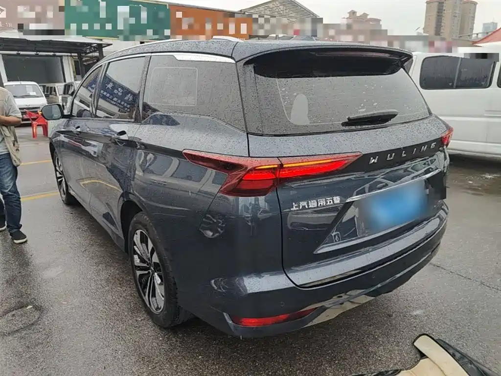 Wuling Victory 1.5 T CVT Flagship