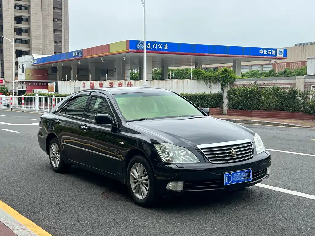 Crown 2.5 L Royal Special Edition