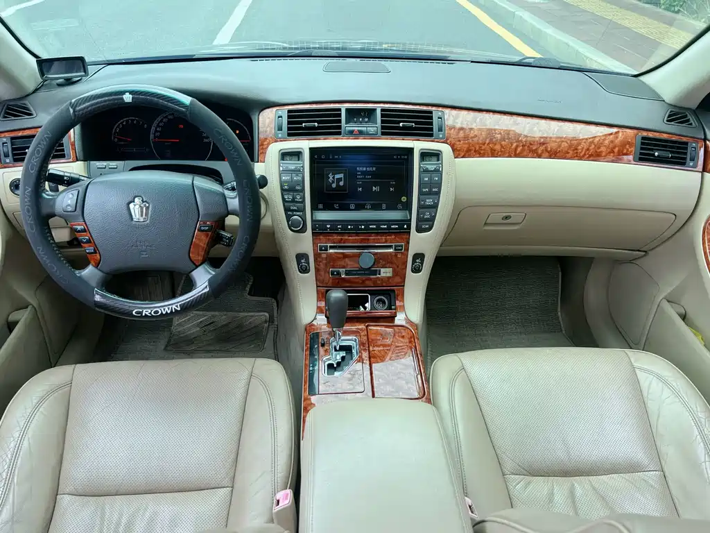 Crown 2.5 L Royal Special Edition