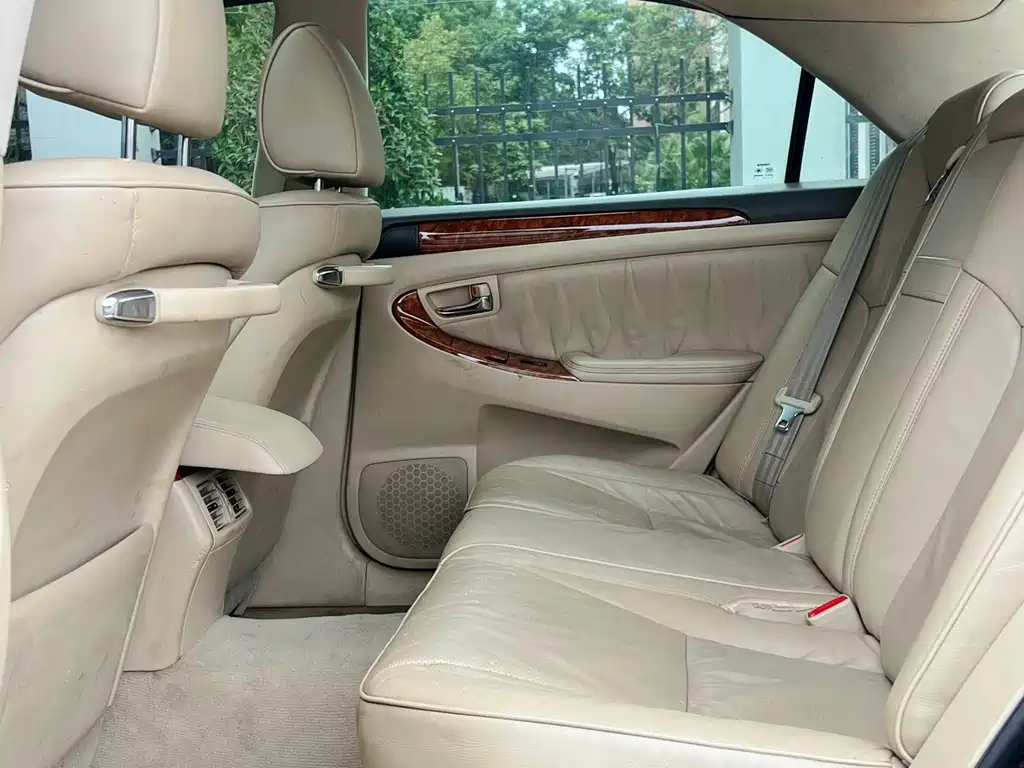 Crown 2.5 L Royal Special Edition