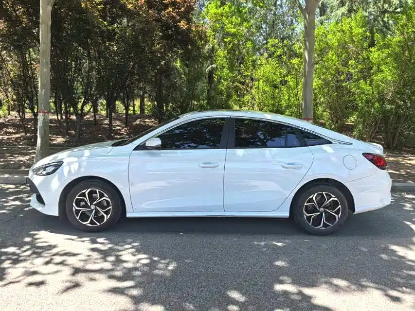 MG5 180 DVVT CVT Style