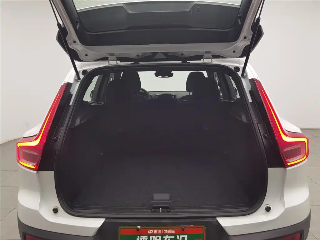 Volvo XC40 沃尔沃XC40 2023款 B3 智行时尚版