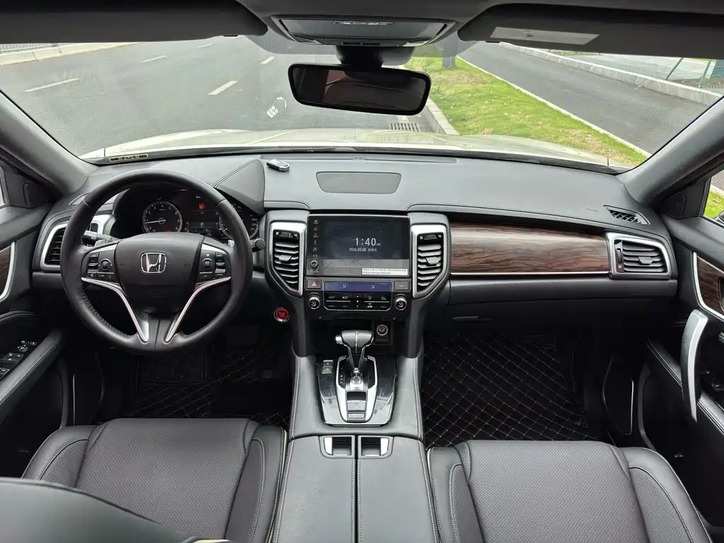 Honda UR-V 240 TURBO 2 WD Luxury CN-V