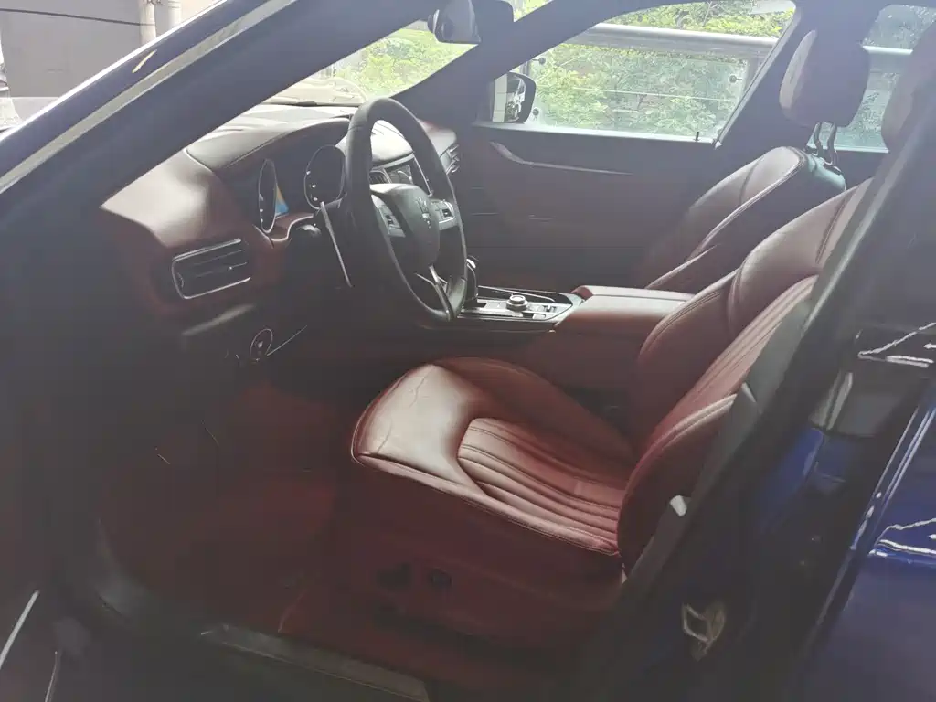 Levante 3.0 T Standard