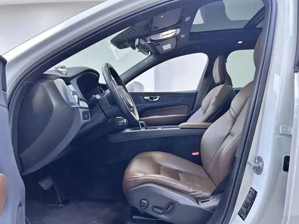 Volvo XC60 B5 4 WD Smart Ease Luxury