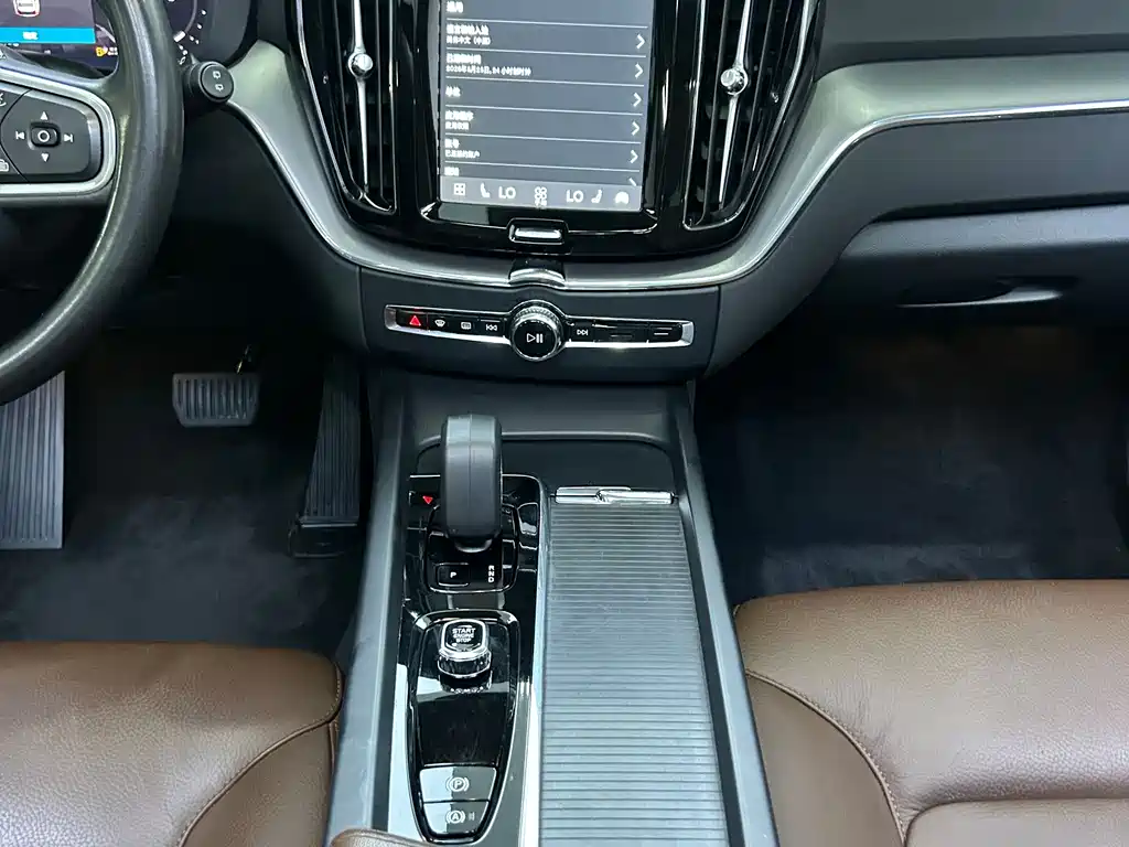 Volvo XC60 B5 4 WD Smart Ease Luxury
