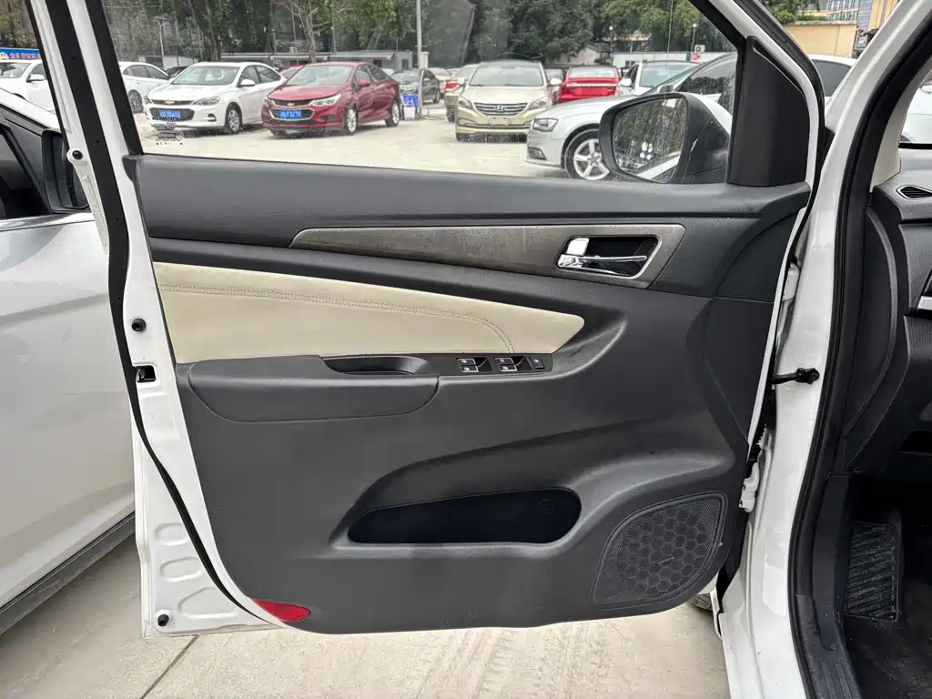 Changan Oshan A600 长安欧尚A600 2018款 1.5 L 手动精英型