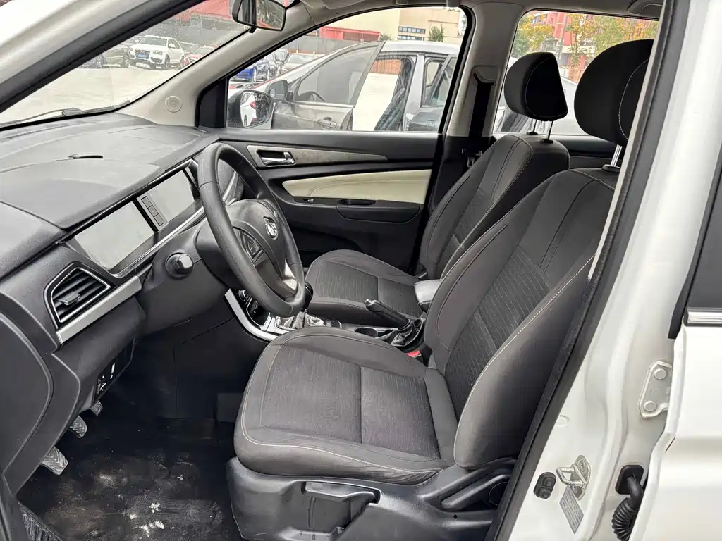 Changan Oshan A600 长安欧尚A600 2018款 1.5 L 手动精英型