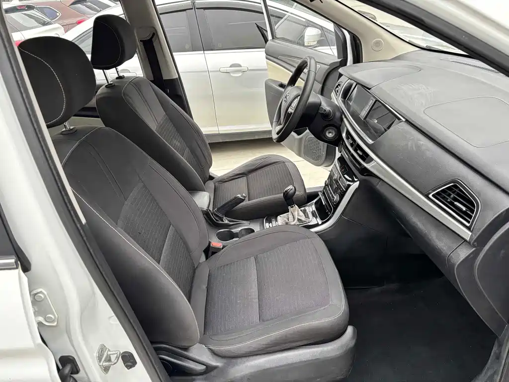 Changan Oshan A600 长安欧尚A600 2018款 1.5 L 手动精英型
