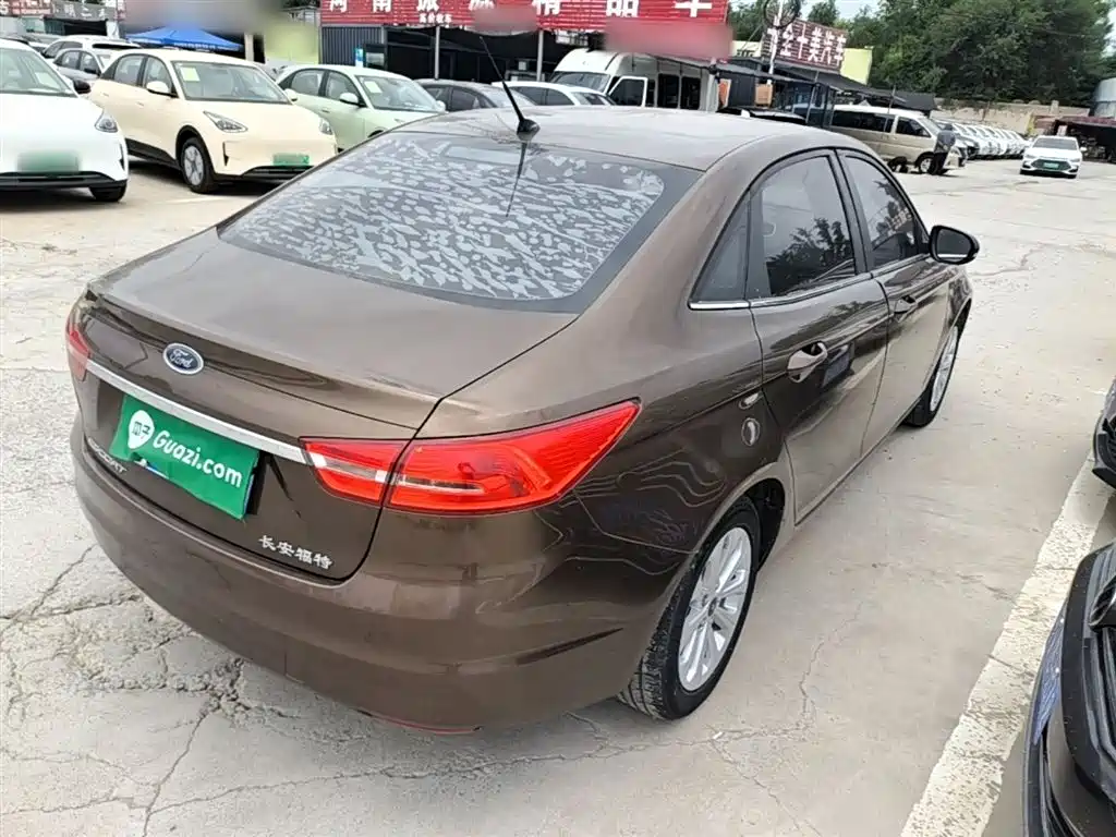 Escort Happy 1.5 L Auto Fashion