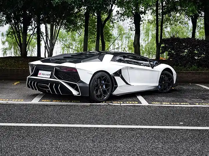Aventador LP 700-4