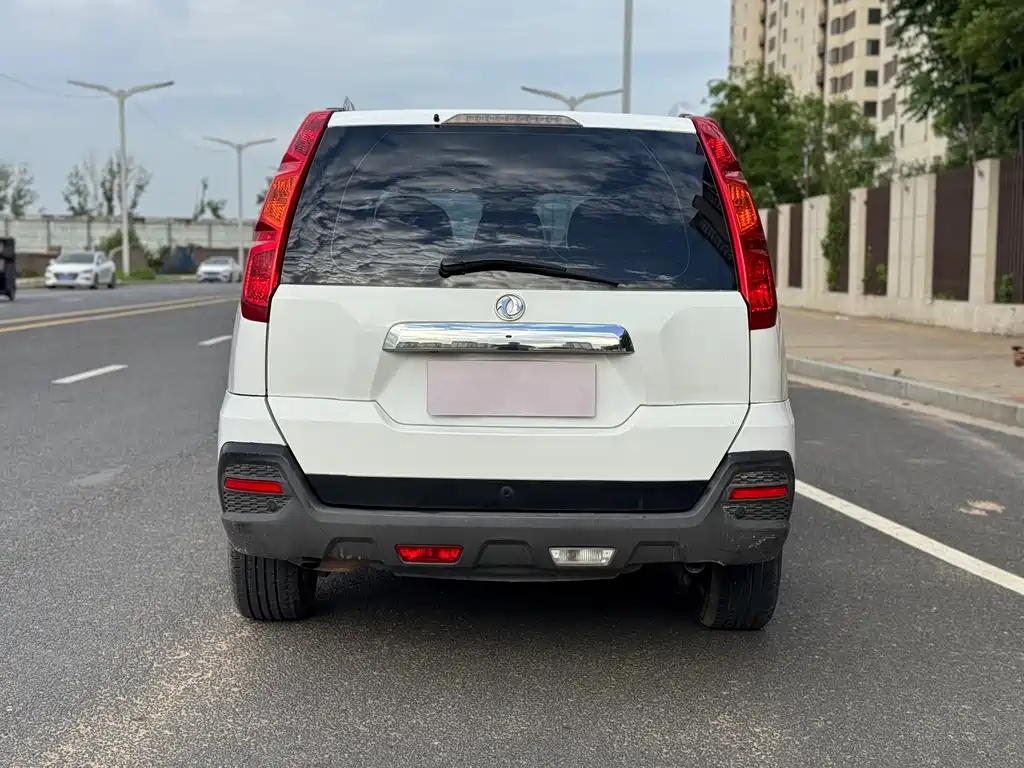Dongfeng Fengdu MX6 东风风度MX6 2015款 2.0 L CVT两驱全能版