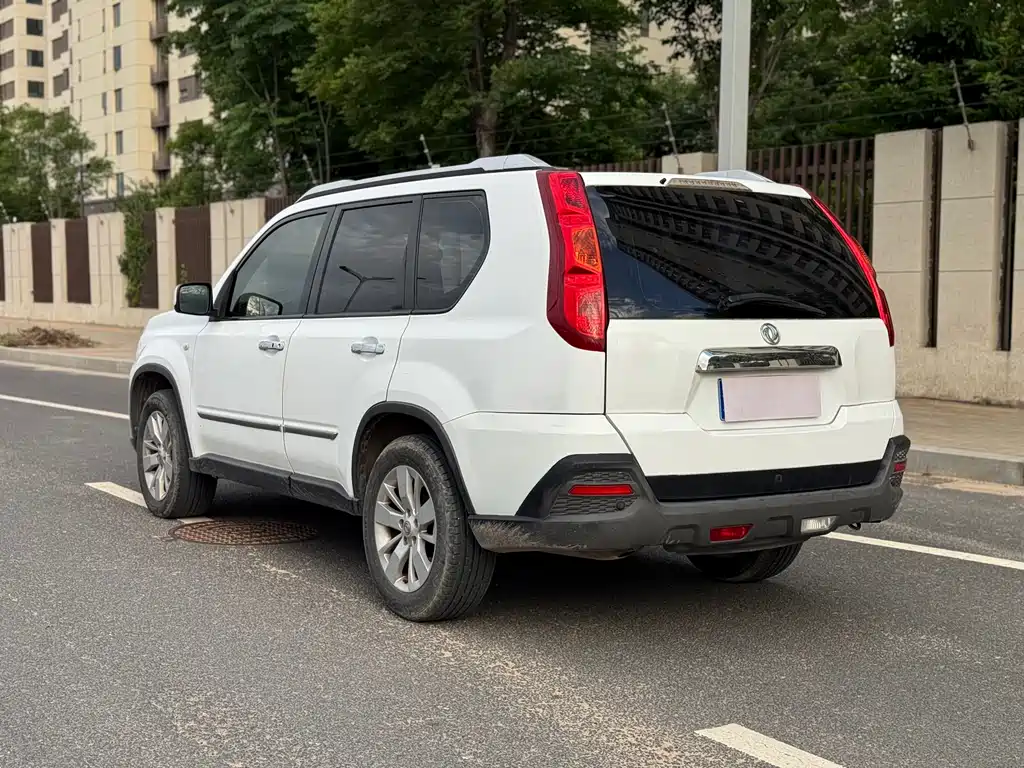 Dongfeng Fengdu MX6 东风风度MX6 2015款 2.0 L CVT两驱全能版