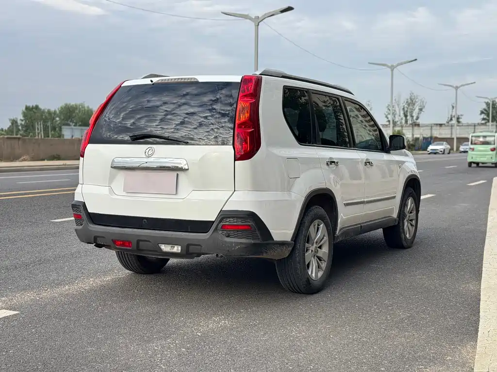 Dongfeng Fengdu MX6 东风风度MX6 2015款 2.0 L CVT两驱全能版