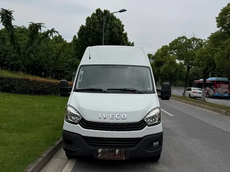 IVECO Daily 依维柯欧胜 2021款 2.0 T 手动超瑞长轴短悬高顶侧拉门F1 A