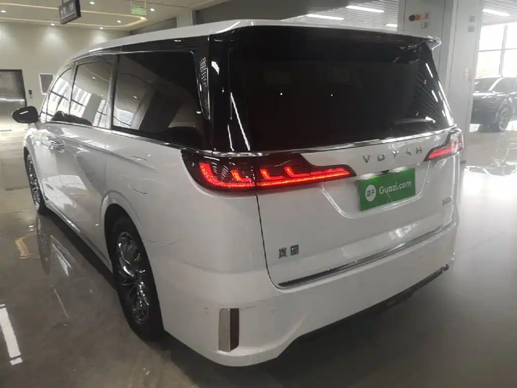 Voyah Dreamer PHEV Ultra Long Range Distinguished