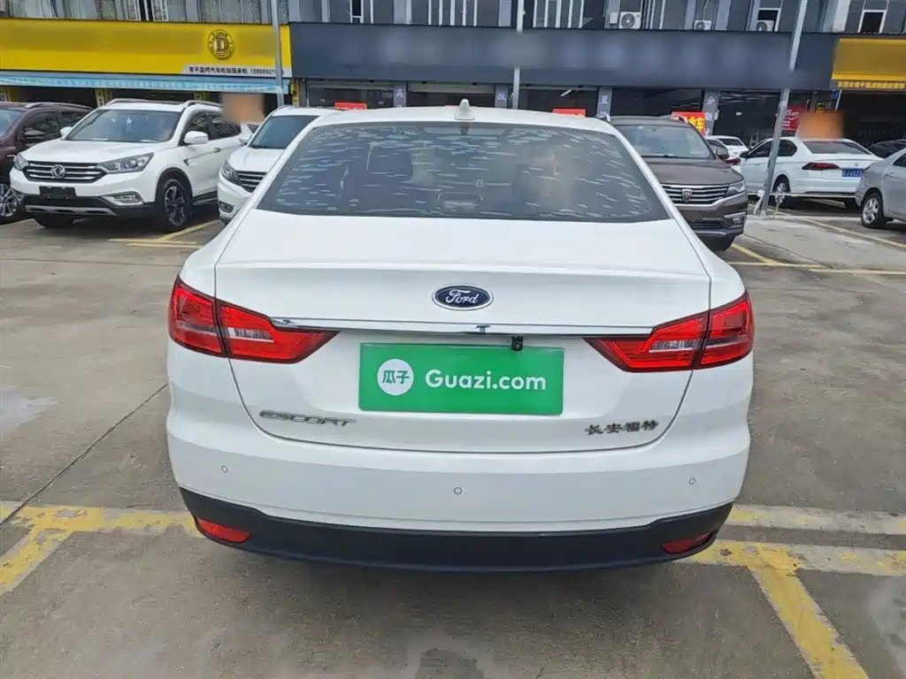 Escort Facelift 1.5 L Auto Quality Enjoyment( ) CN-VI