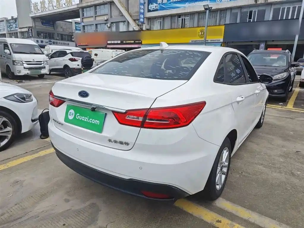Escort Facelift 1.5 L Auto Quality Enjoyment( ) CN-VI