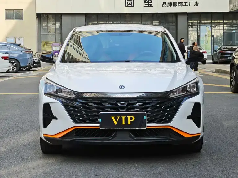 Dongfeng Yixuan Mach 1.5 T Auto Dream Chaser Knight