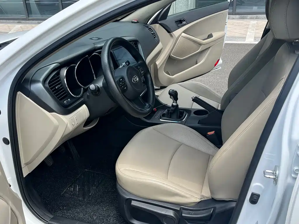 Kia K5 起亚K5 2014款 2.0 L 手动GL