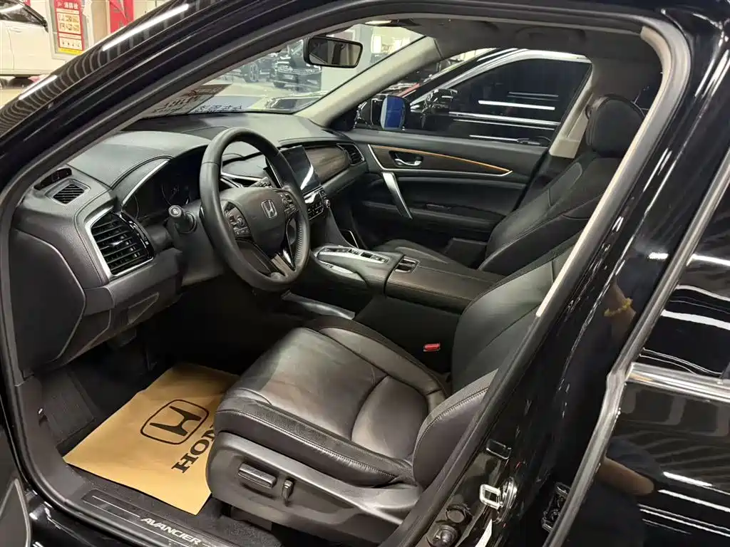 Avancier 370 TURBO 2 WD Luxury